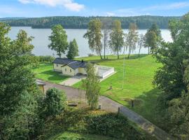 Amazing Home In Kinnnarumma With Sauna，位于Kinnarumma的酒店
