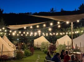 Valea Doftanei Glamping，位于Teşila的酒店
