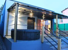 House Nikolas 1-Whirlpool, close to the Beach