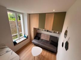 Studio Melun Peaceful Area 5 min to Train Station，位于默伦的酒店