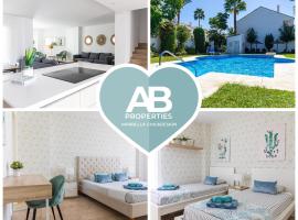 AB Properties - Chic House Marbella - 3 mm to Puerto Banús and Beach - Golden Mile - Direct access to Pool and Tropical Garden，位于马贝拉的度假村