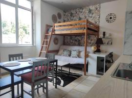 Charmant logement proche mer et montagne，位于阿斯帕朗的酒店
