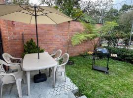 Barbacoa y Jardín en El Retiro，位于雷蒂罗的酒店