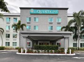 La Quinta Inn & Suites by Wyndham Sawgrass，位于黎明城索格拉斯折扣店中心附近的酒店