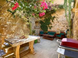 Mandy - A quaint farmhouse in Gozo，位于Taʼ Abram的酒店
