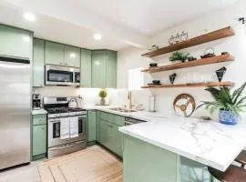 Cozy 2 bdrm Home in the Heart of SCV near Six Flags