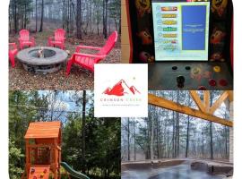 Crimson Creek Cabin - Ideal for Friends or 1- 2 Families, Play set, Hot Tub，位于布罗肯鲍的度假屋