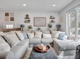 Saskatoon 5 bedroom-Big Gatherings-Patio-BBQ-Games Room