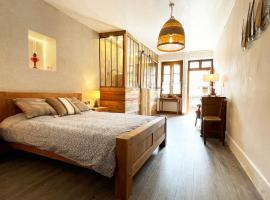 Chambres d'hôtes avec entrée privative au calme dans maison de village，位于圣若里奥的酒店