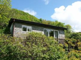 Bantry Cottage at Crackington Haven, near Bude and Boscastle, Cornwall，位于布德的度假屋