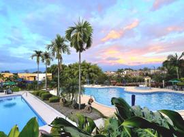 Apartamentos Privados de 3H y 2H a 5m del Aeropuerto, 20 minutos del Parque del Cafe y Centro de Armenia con 4 Piscinas, 3 Jacuzzi, Sauna By Molca，位于亚美尼亚的酒店
