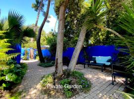 Studio with beautiful private garden on the forest in Domino，位于Les Sables Vignier的酒店