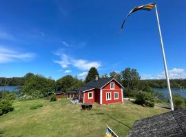 Majas Backe on a island with boat，位于Hammarland的乡村别墅