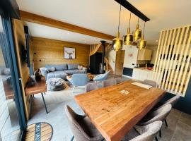 Chalet moderne tout confort à st lary village，位于圣拉里苏朗的酒店