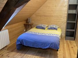 J4 Parking, Wifi Grand 2 Chambres 3 lits 2 à 4 pers, lit parapluie JACQUELINE，位于Imphy的酒店