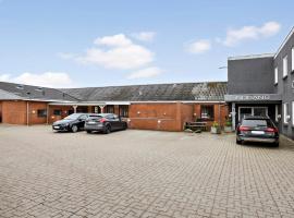 11 Bedroom Gorgeous Home In Hurup Thy，位于Hurup的酒店