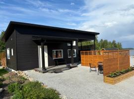 StrandRo - mökki järven rannalla，位于Luoto的酒店