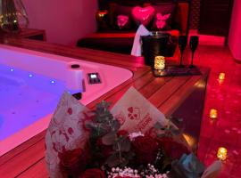 SUITE 785 Chambre Jacuzzi Sauna，位于蒙托邦的酒店