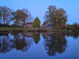 Domaine de Bobehec - G&icirc;te de groupe, chambres & Salle - jusqu'&agrave; 30 couchages - Morbihan proche Vannes et plages，位于La Vraie-Croix的自助式住宿