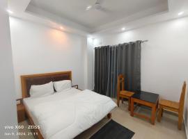 Hotel RAWAT RESIDENCY，位于Bhalī的酒店