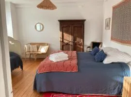 Grande maison - village de Noyers - 5 chambres