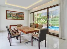 Oyama City View Villa 4 bedrooms with a private heated swimming pool