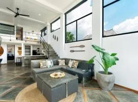 Stunning 2 Bedroom Loft with Ocean Views