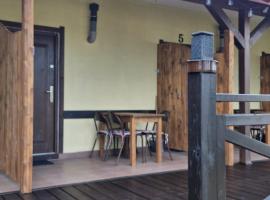 Leśny dworek - pokoje nad jeziorem，位于Koczała的酒店