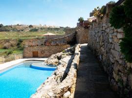 Villeleynah Amazing Gozitan Villa Pool - Happy Rentals，位于Munxar的酒店