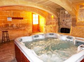 Villeleynah Amazing Gozitan Villa Pool - Happy Rentals，位于Munxar的酒店