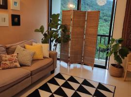 Cozy & Comfy 3 rooms apartment near beach，位于峇都丁宜的酒店