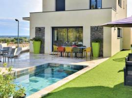 Jolie villa avec piscine sans vis a vis，位于Bezouce的酒店
