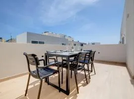 Chic Penthouse Steps from the Promenade