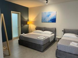 STAY-FIVE rooms & apartments，位于斯库台的酒店