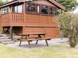 Snowdonia Log Cabin with 2 Bedrooms & Large Garden - FREE Parking，位于Ffestiniog的酒店