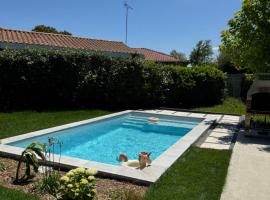 Le Lodge de l'océan - Maison familiale en bois neuve - Piscine chauffée，位于比斯卡罗斯的酒店