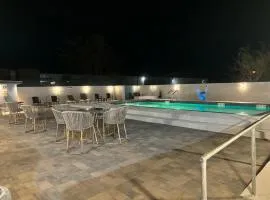 Deluxe Inn & Suites