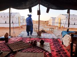 Tuareg Luxury Camp，位于梅尔祖卡的豪华帐篷