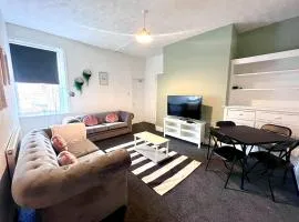 Three Bedroom Apartment 10 Mins To Newcastle