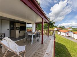 Oihana grand chalet de 2 à 6 pers climatisé avec piscine vue et calme à Hasparren-Pays Basque，位于阿斯帕朗的酒店