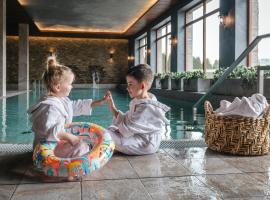 Tylickie Wzgórze SPA & Wellness - basen, sauna, siłownia, atrakcje dla dzieci oraz animacje w okresie wakacyjnym，位于泰里克兹的酒店