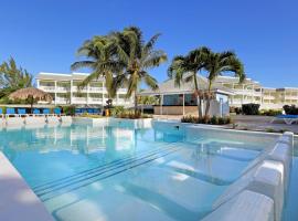 The Signature Level at Grand Palladium Lady Hamilton Resort & Spa- All Inclusive，位于卢西的酒店