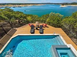Waterfront - Pool - Hot Tub - Lake Views - Boat Dock，位于Leander的酒店