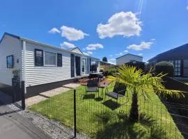 Chalet Sea-renity Lakeside met jacuzzi