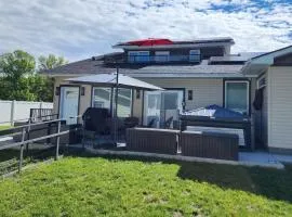 Loft with Patio & Hot tub