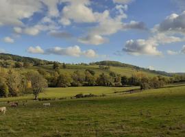 Le gîte des trois chouettes，位于Avosnes的酒店