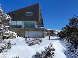Woodsmoke One Falls Creek，位于福尔斯克里克的酒店