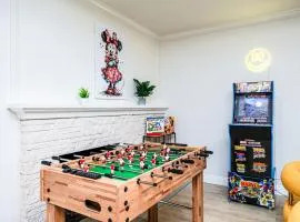 Close to Disney! Luxe Living with Arcade & Foosball