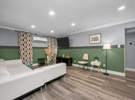 2BR Montrose Comfort with Free Park