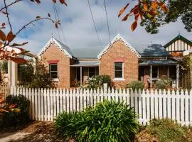 'Kareela & Kialla Cottages' Charming Family Getaway